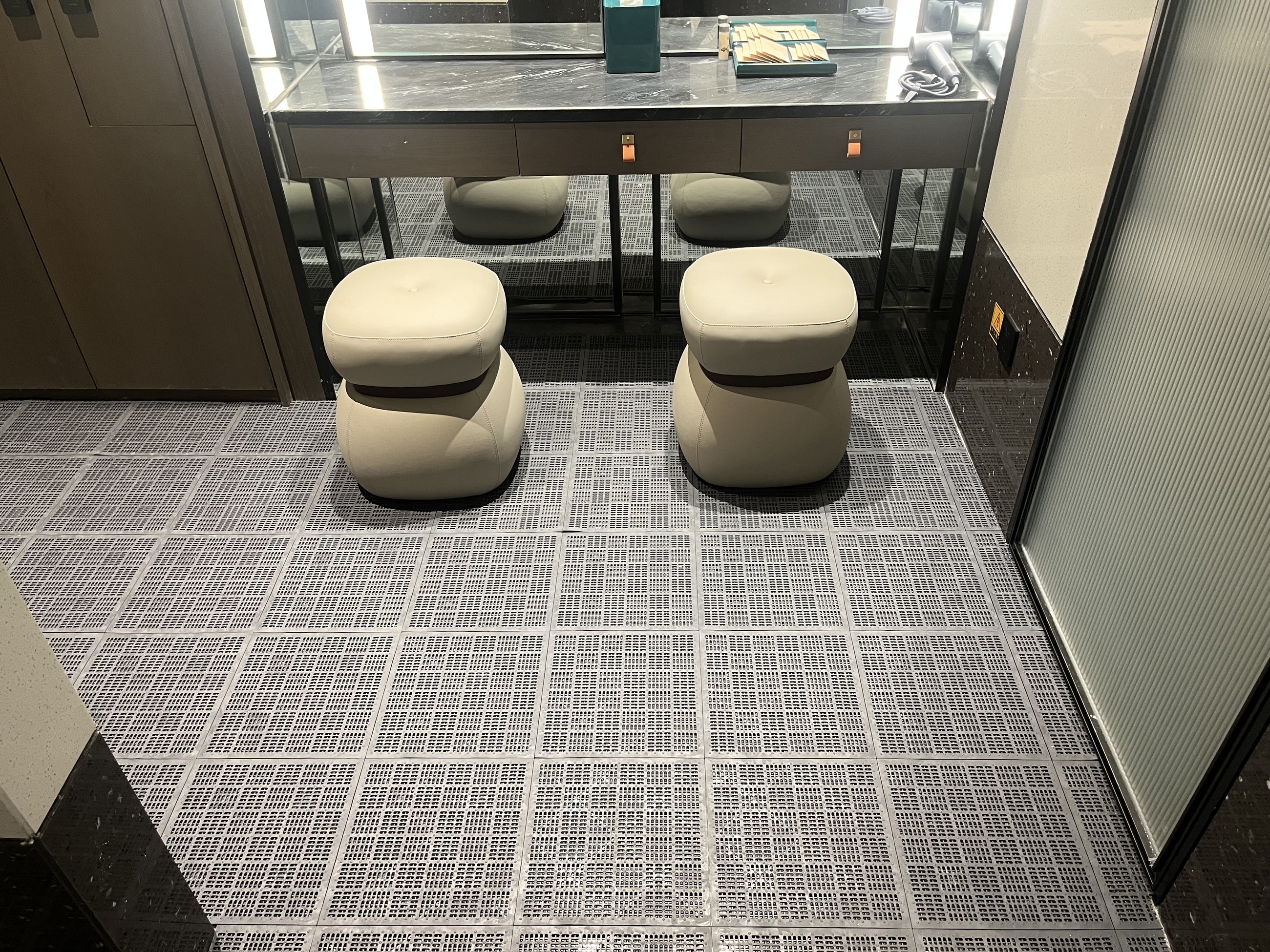 青岛金茂万丽酒店、源宿酒店-游泳池