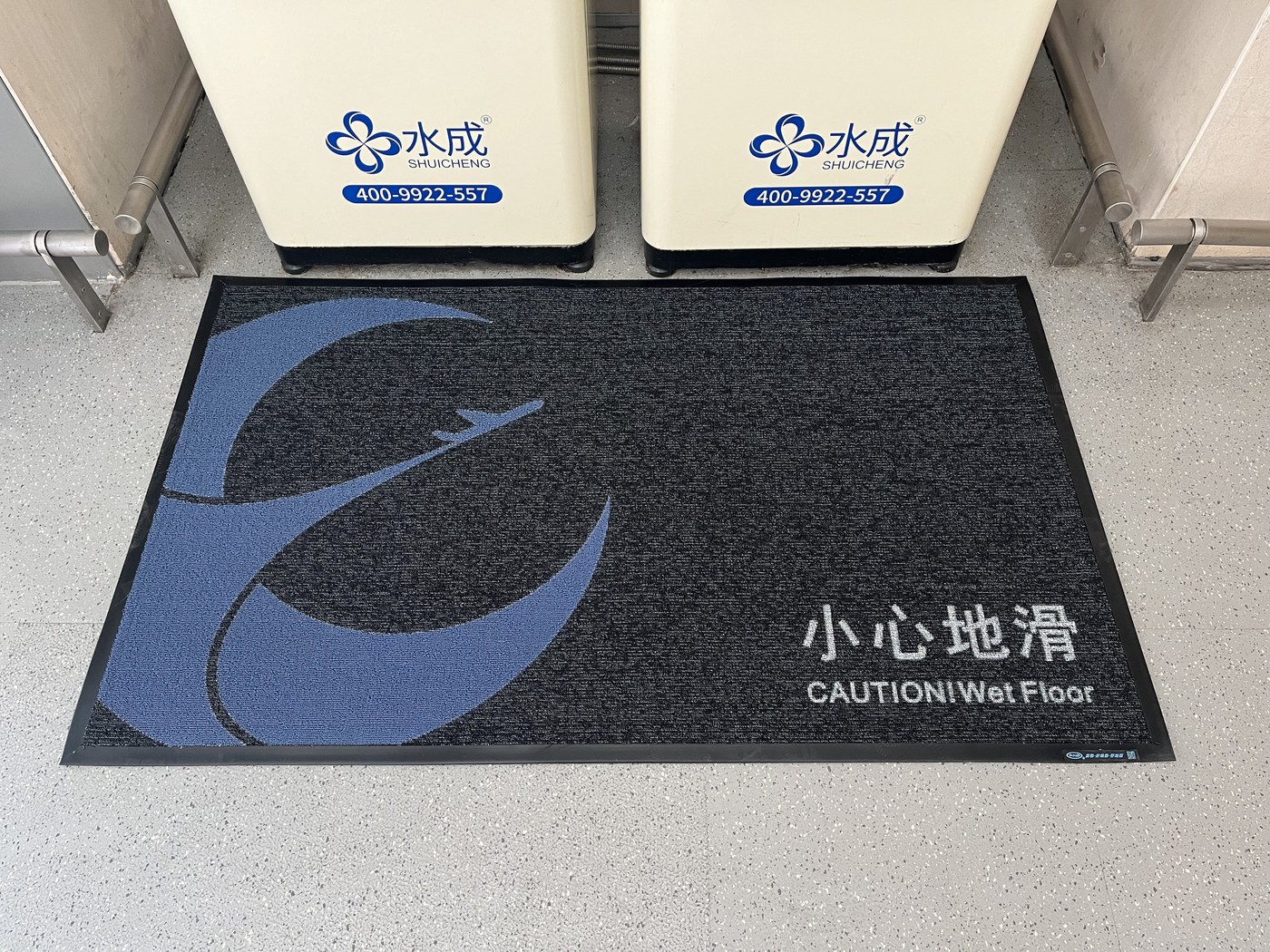 南京禄口国际机场 · 饮水区标识定制实景